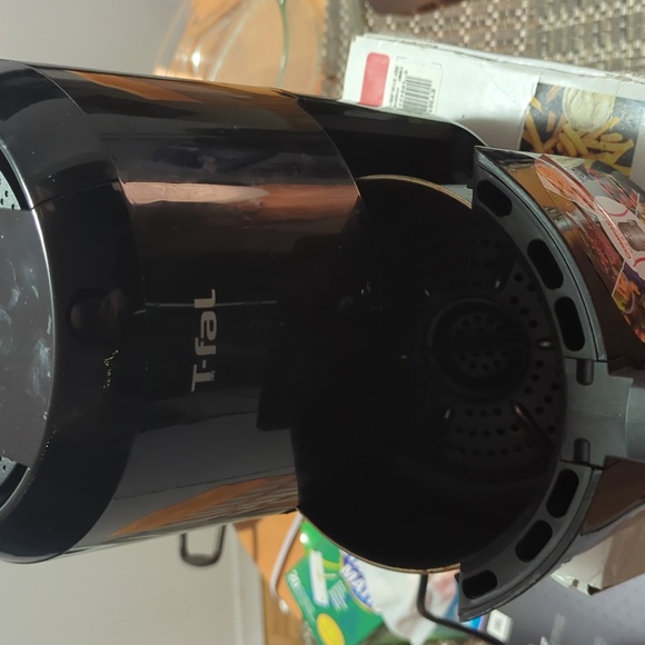 Air Fryer - Picture 3 of 3